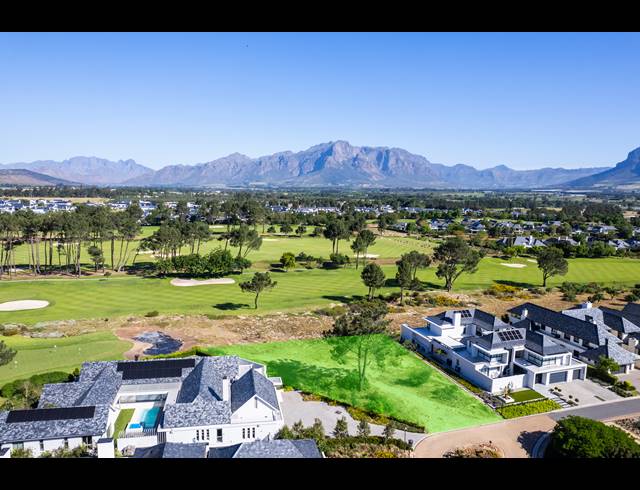 1,386M² VACANT LAND FOR SALE IN PEARL VALLEY GOLF & COUNTRY ESTATE